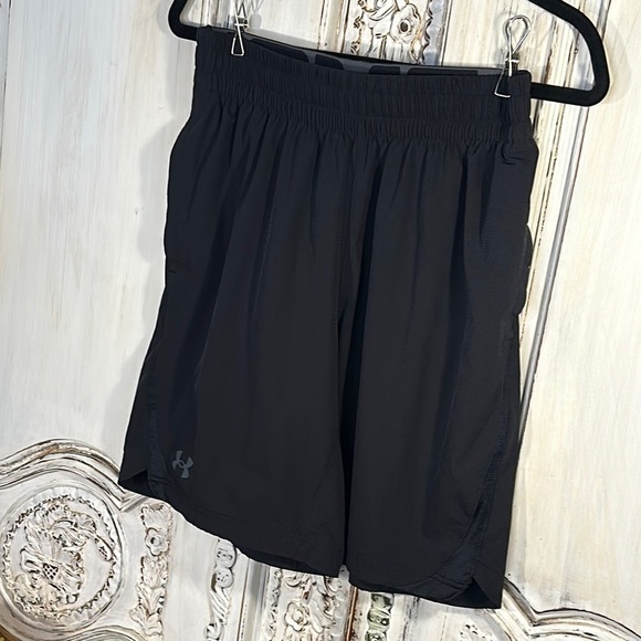 Under Armour Mens Black Shorts - Picture 2 of 8